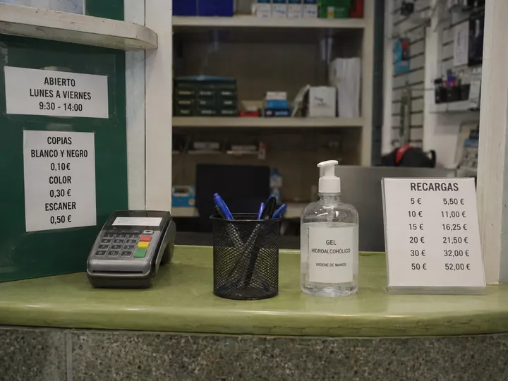 Mostrador de atención visto desde el lado del cliente