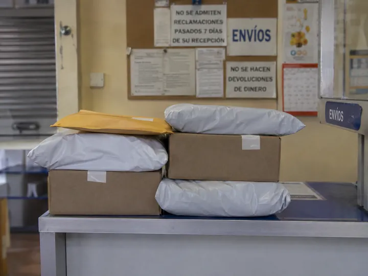 Paquetes y sobres preparados para su envío