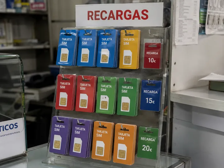 Expositor de tarjetas SIM y recargas prepago